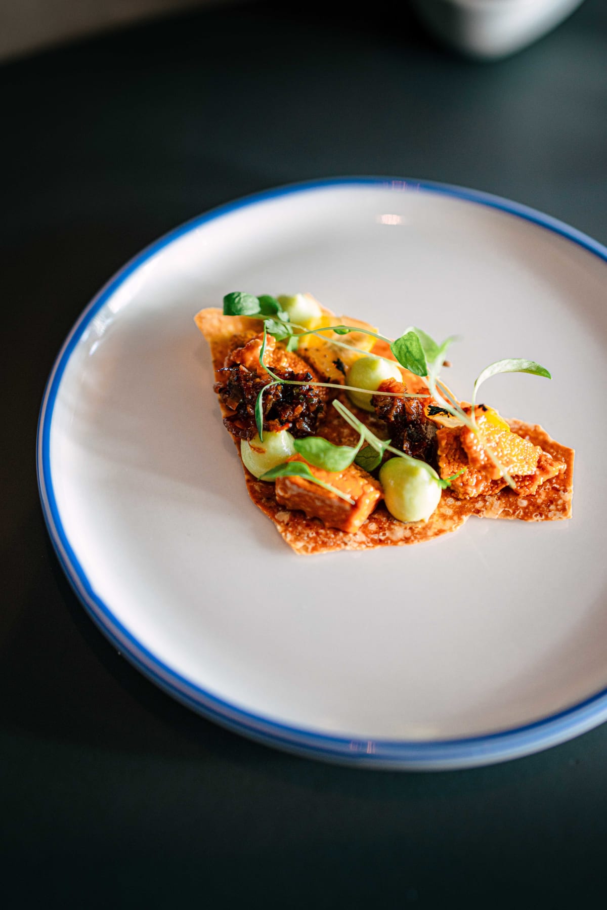 Exquisine, Seoul: the sea urchin taco on its plate, from an angle