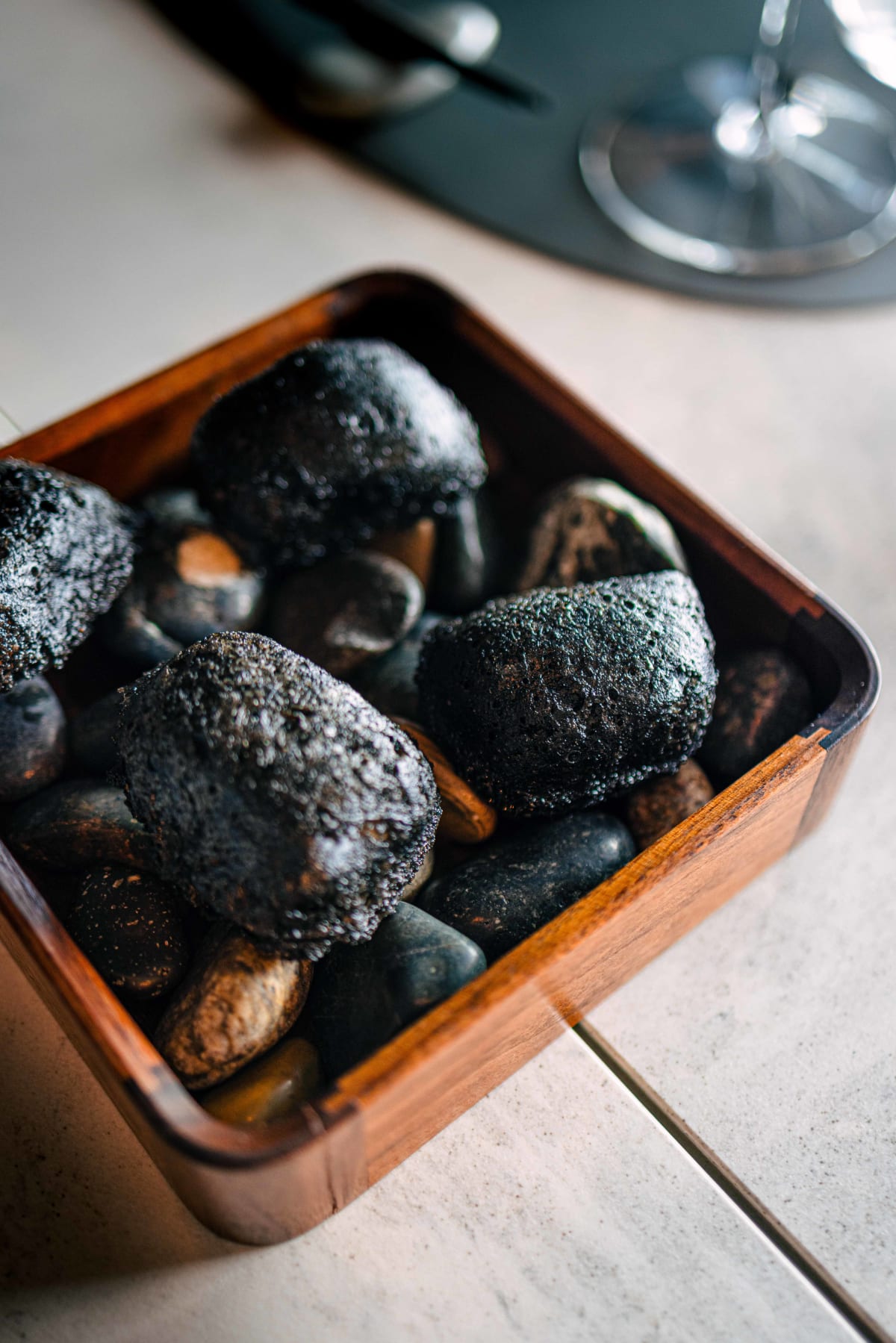 Exquisine, Seoul: the dark crust of the fish fry up close