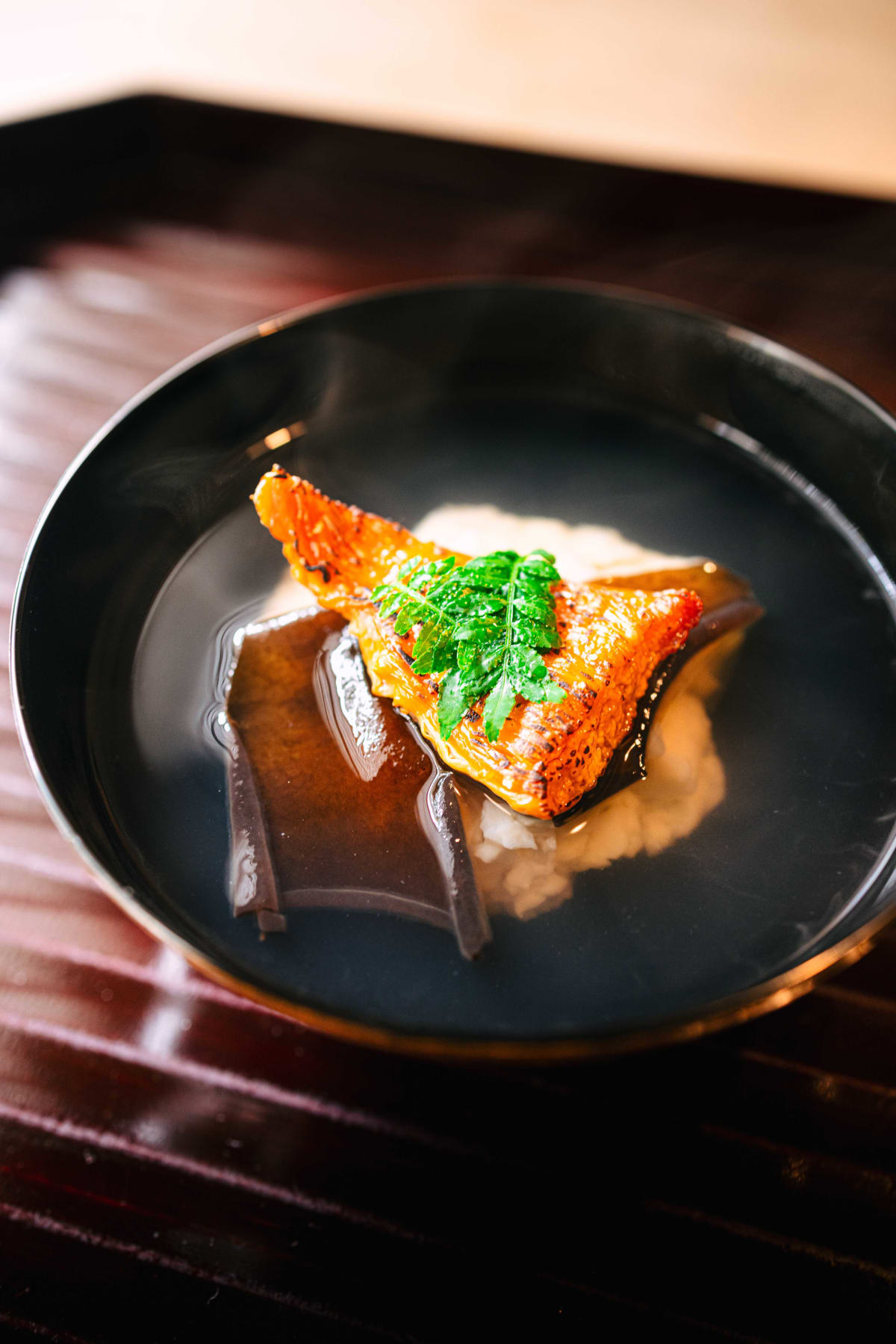 Matsukawa, Tokyo: the suimono up close, the scallop beneath broken into fine strands
