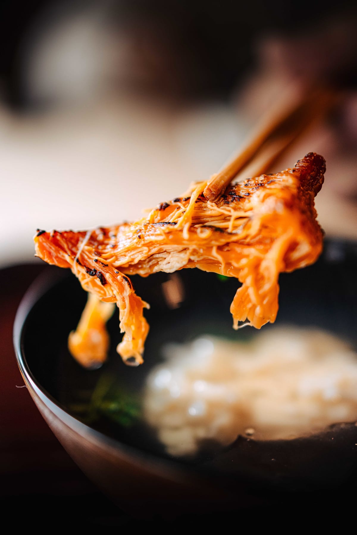 Matsukawa, Tokyo: the grilled bachiko lifted with chopsticks, pulling apart into fine threads