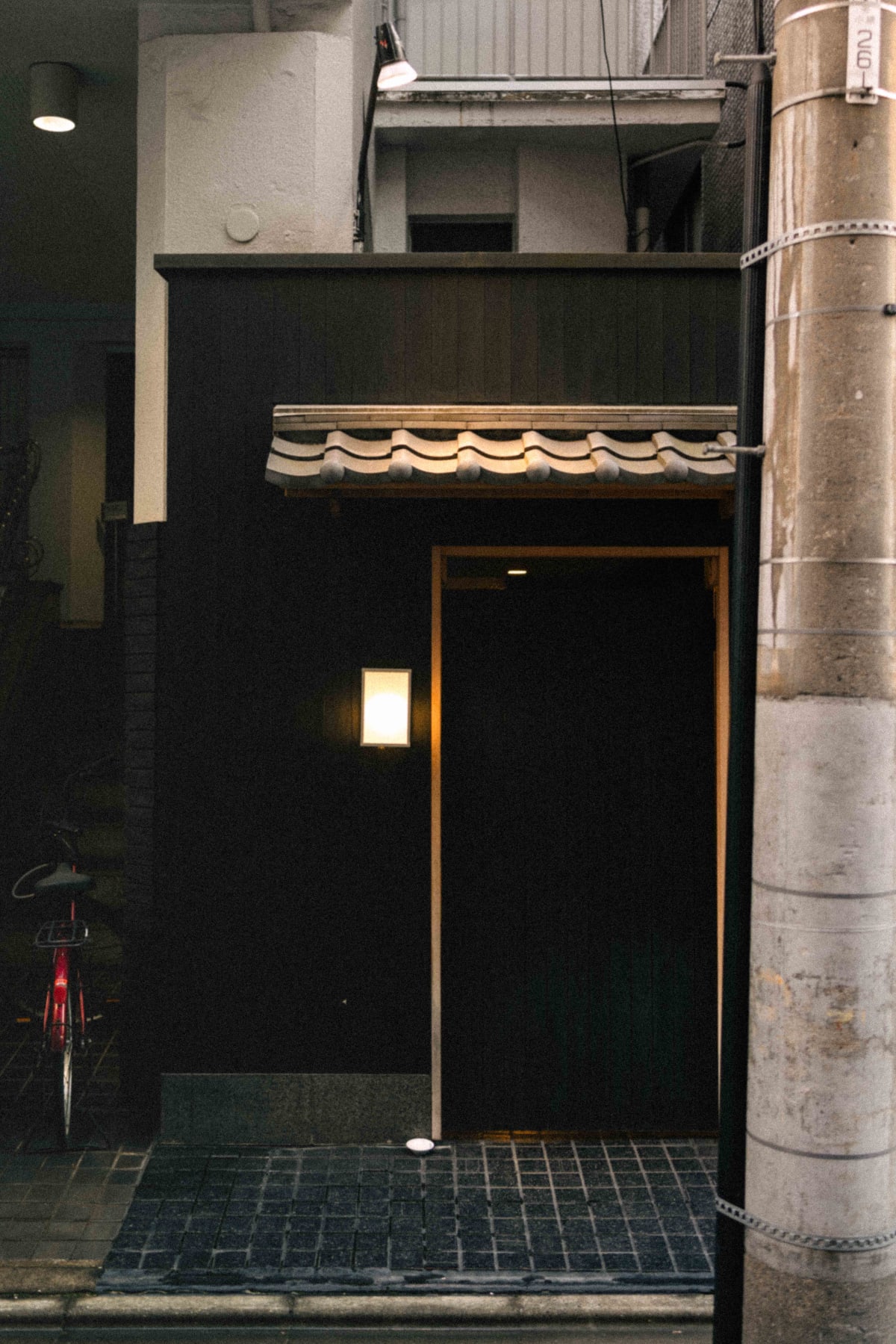 Nihonbashi Kakigaracho Sugita, Tokyo: the entrance on a quiet Kakigaracho street, a small tiled eave over a dark wooden door