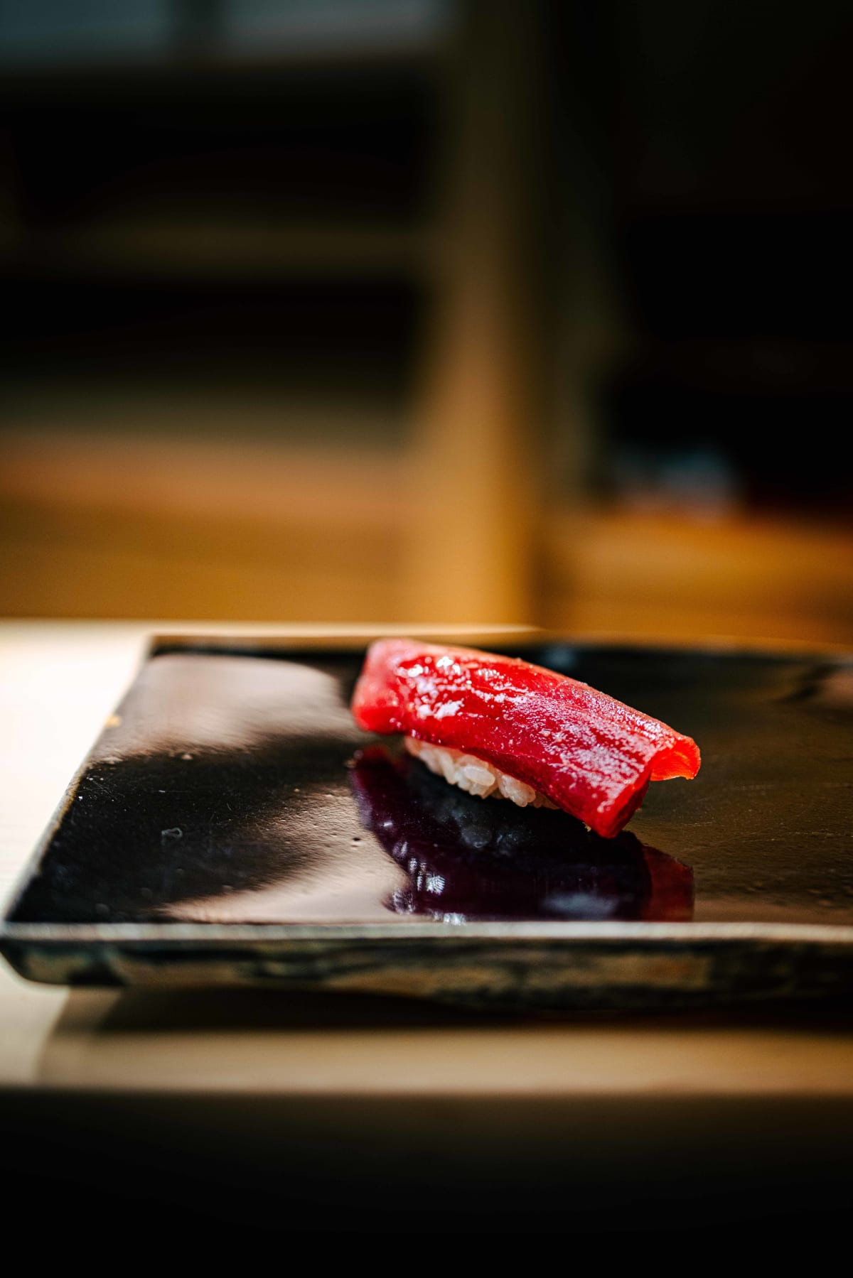 Nihonbashi Kakigaracho Sugita, Tokyo: the akami from further back, from the side and up close