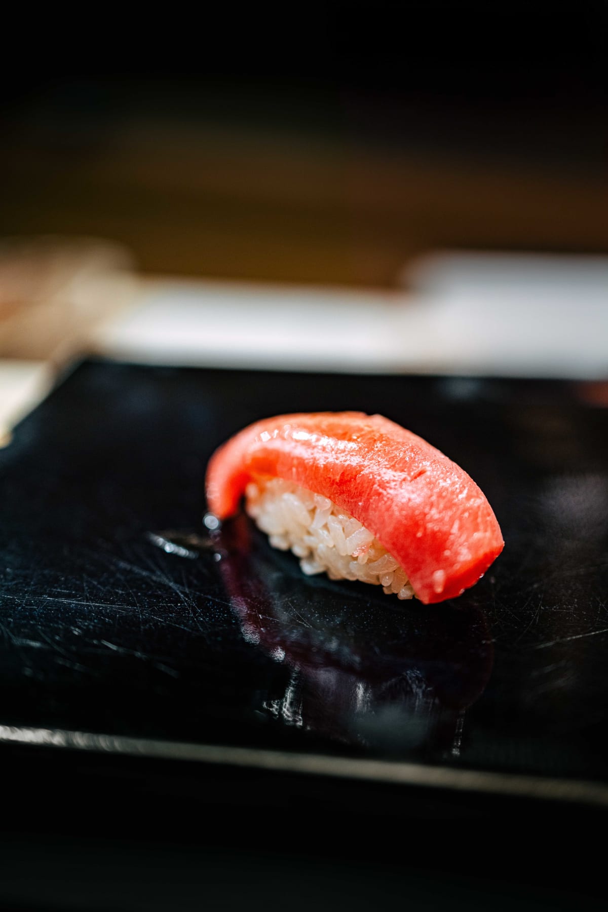 Nihonbashi Kakigaracho Sugita, Tokyo: chutoro nigiri, paler and marbled with fat