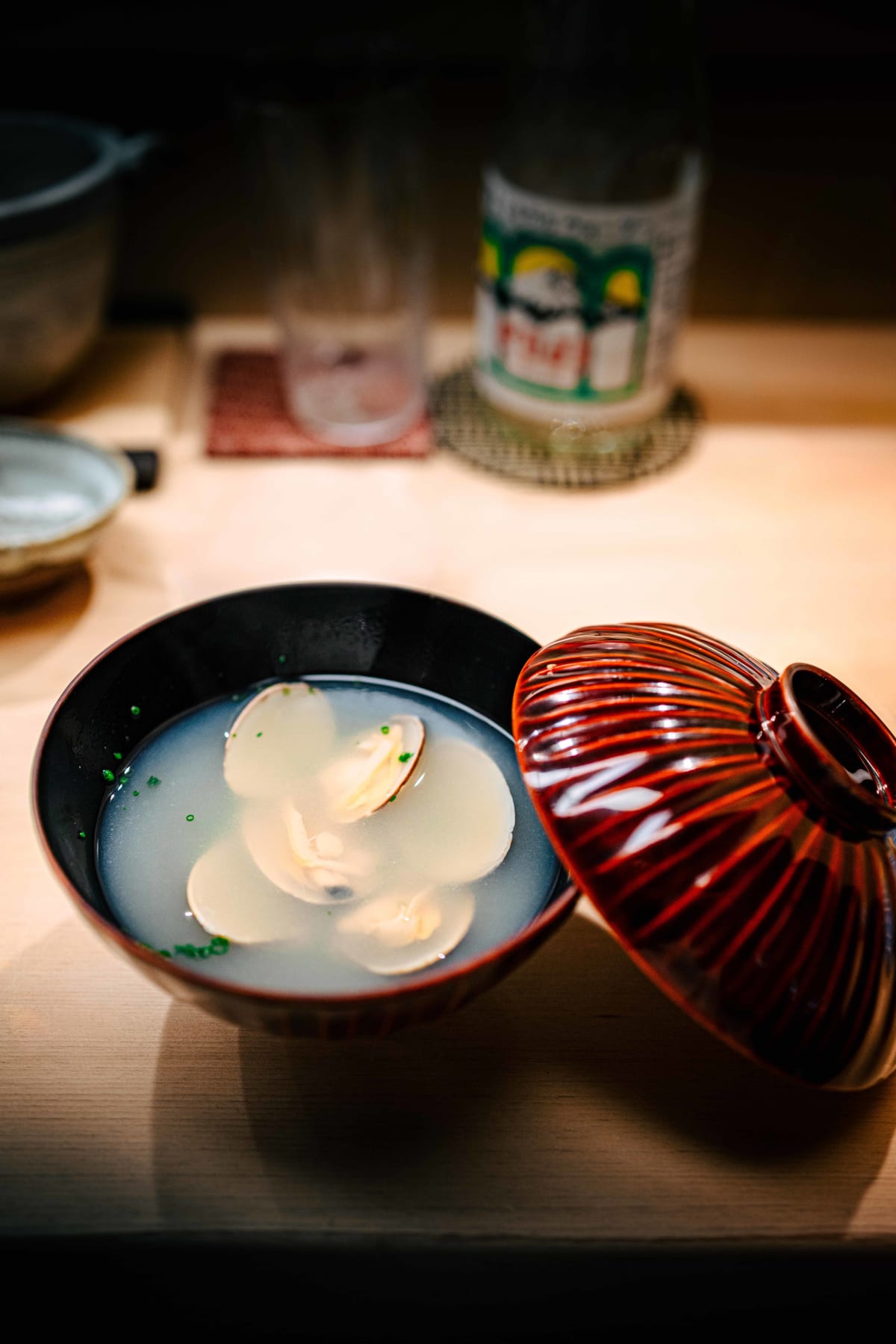 Nihonbashi Kakigaracho Sugita, Tokyo: asari miso soup in a black lacquer bowl, the ribbed red lid set to one side