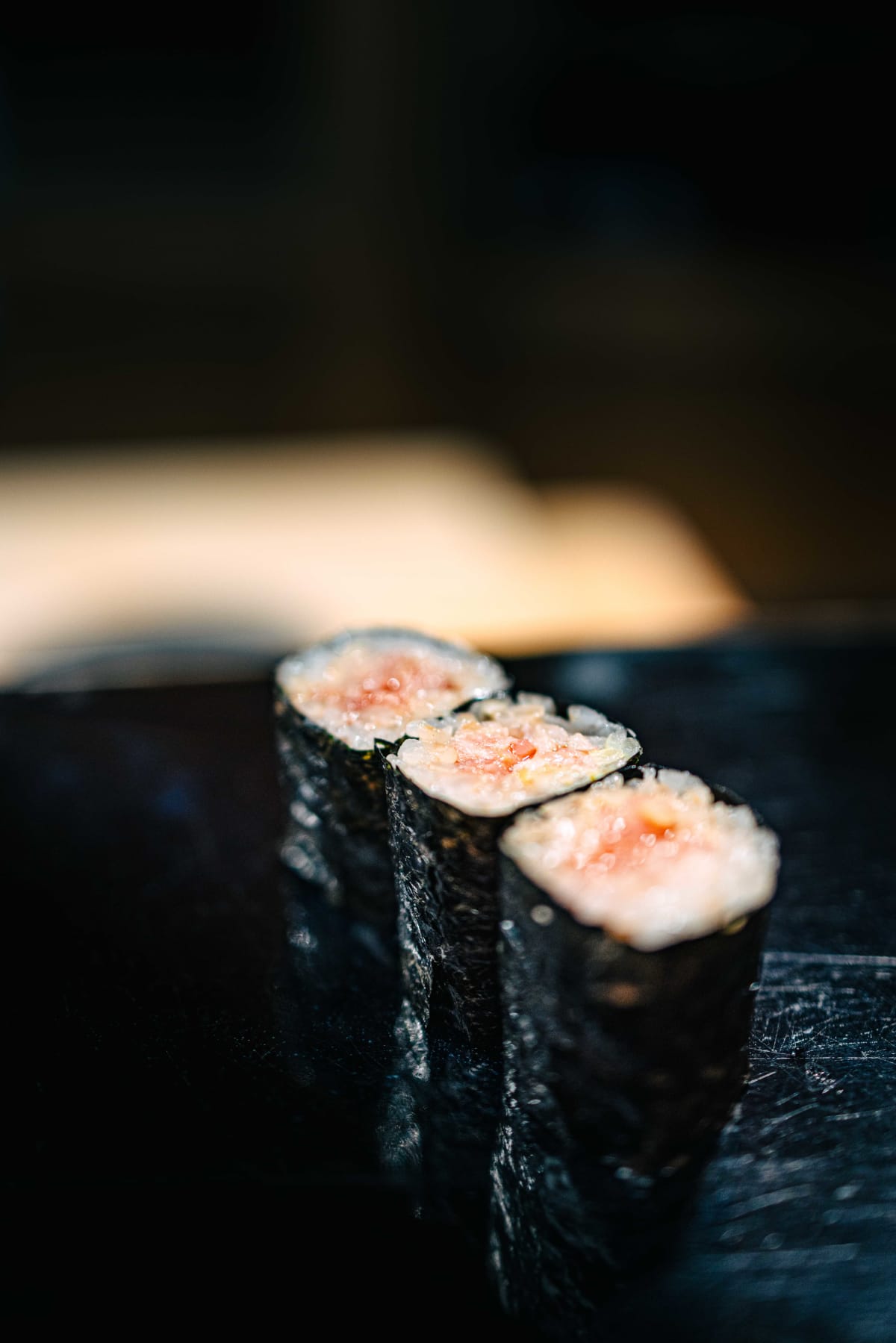 Nihonbashi Kakigaracho Sugita, Tokyo: the otoro maki, three pieces standing on the black lacquer board