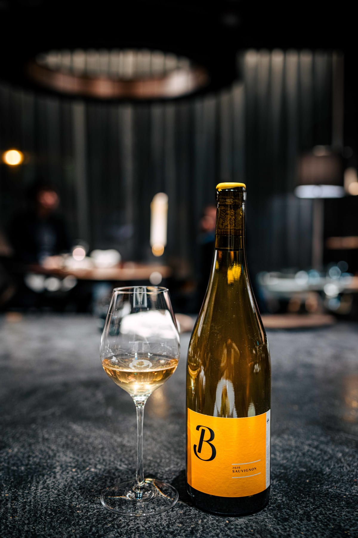 Florilège, Tokyo: Audrey Pilorget SAUVIGNON 'B' 2020, a large B on its yellow label, beside a poured glass