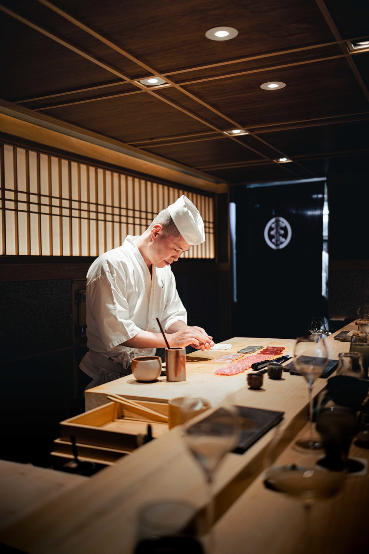 Sushi Juyon by Saito, Seoul: the taisho forming nigiri along the counter on the second visit