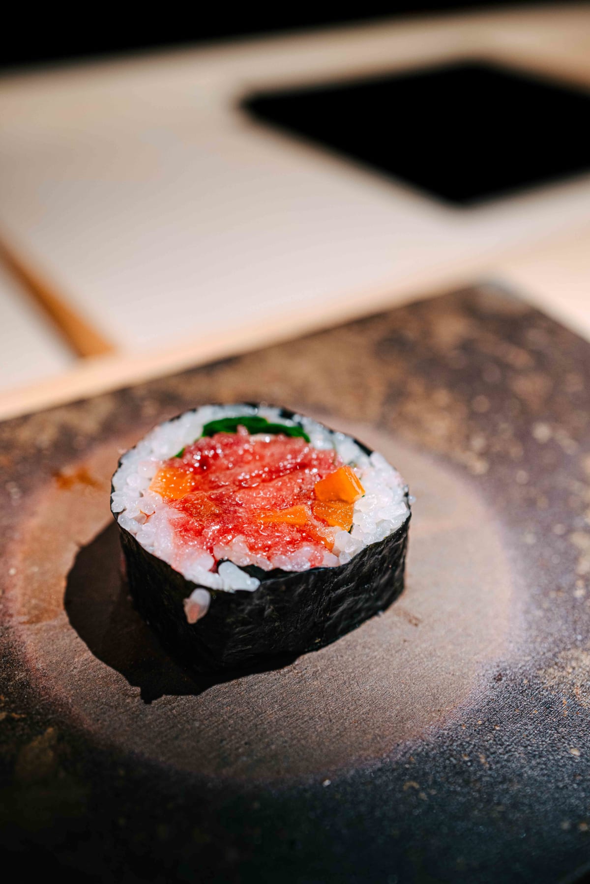 Sushi Juyon by Saito, Seoul: the second visit's tuna maki in cross-section, minced tuna with pieces of takuan and a green leaf