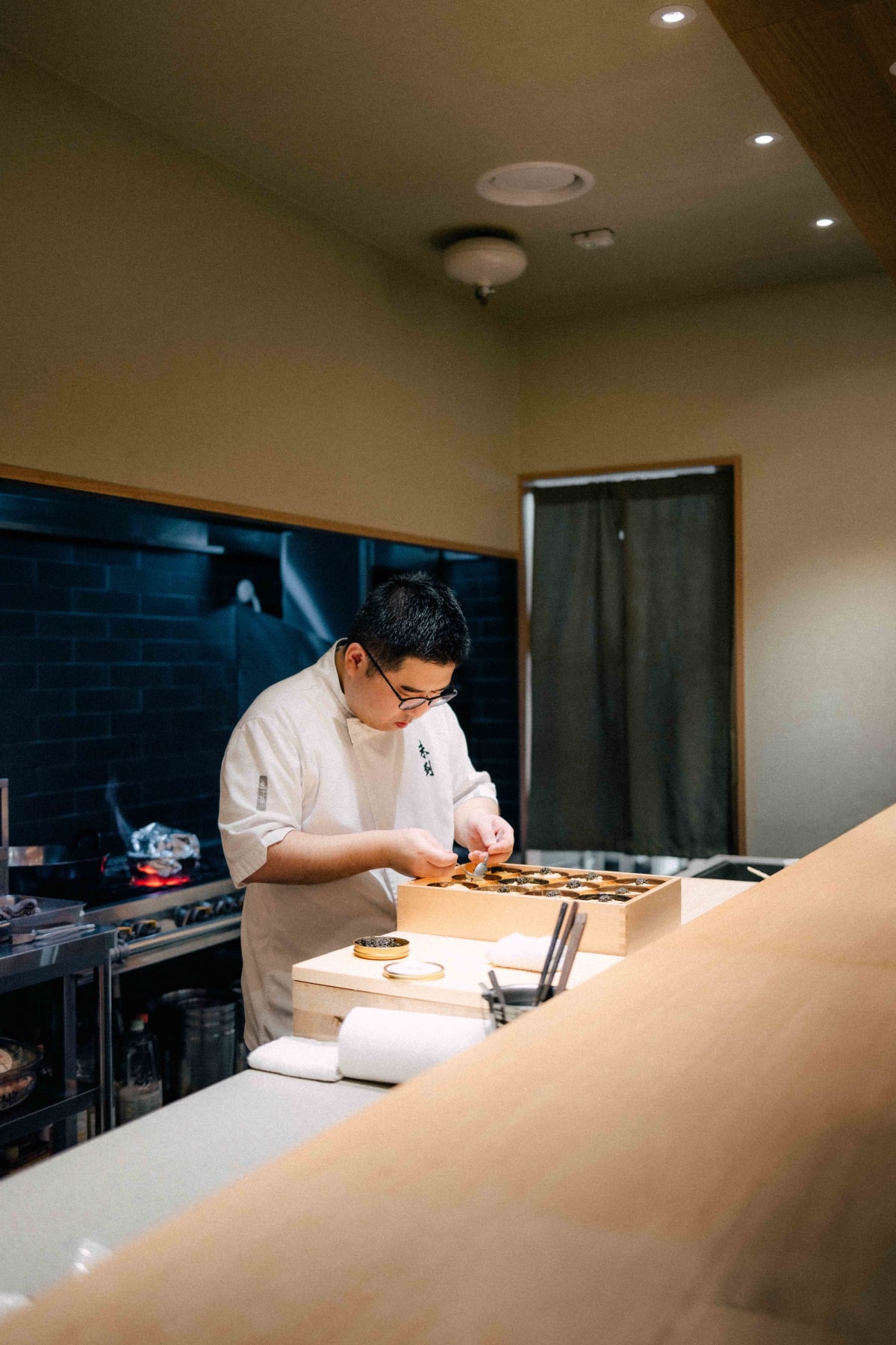 Mitou, Seoul: Kwon Young-woon at the counter before service