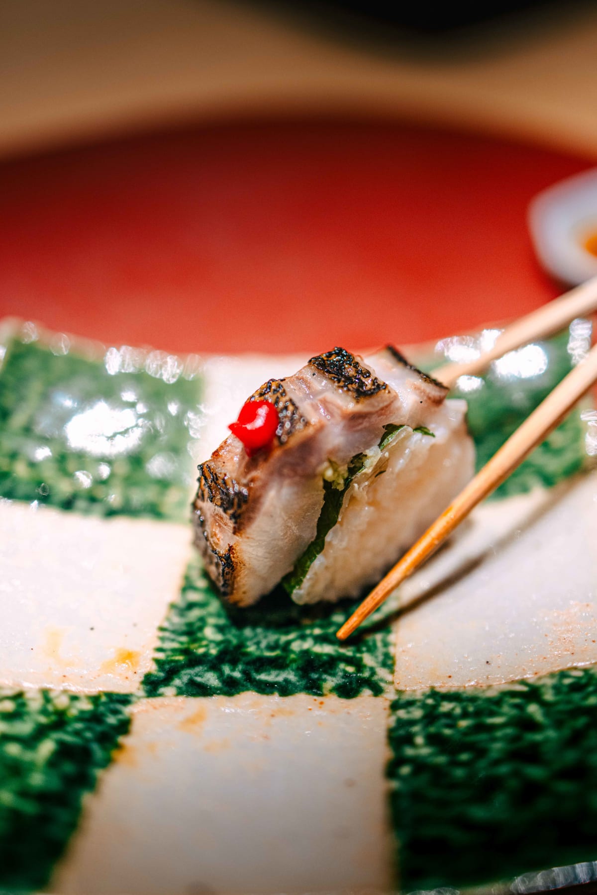 Mitou, Seoul: a piece of benjari bozushi showing the shiso and shari
