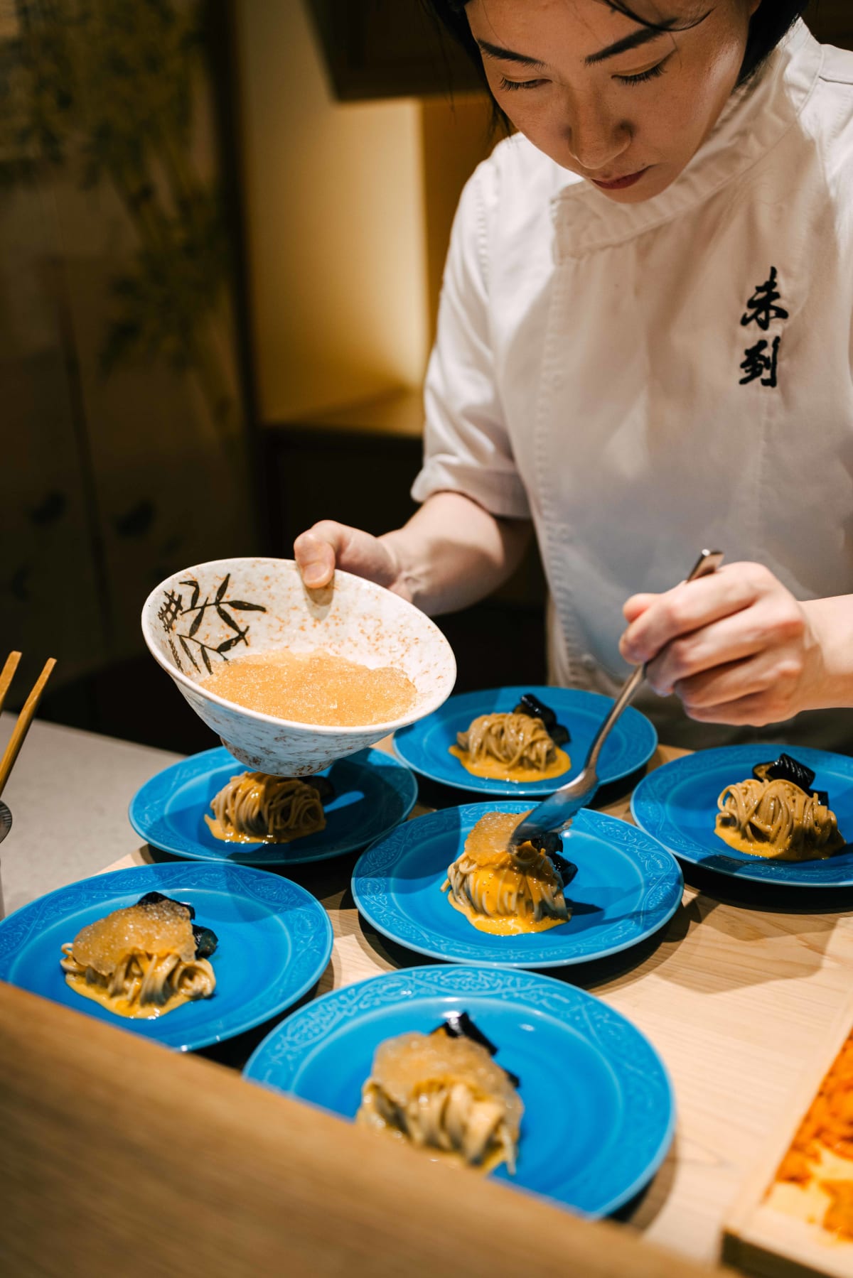Mitou, Seoul: Kim Bo-mi spooning jelly over the soba