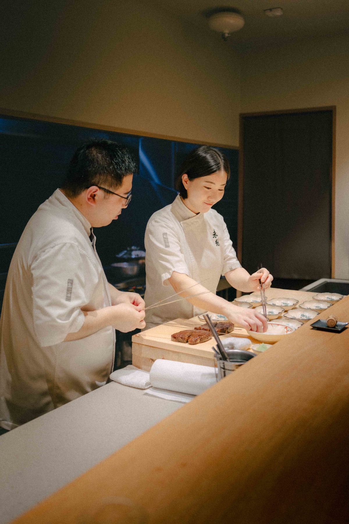 Mitou, Seoul: Kwon Young-woon and Kim Bo-mi plating the beef