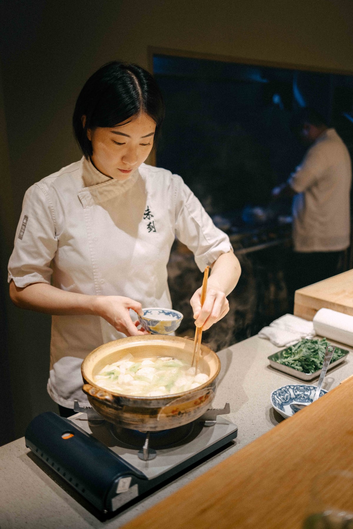 Mitou, Seoul: Kim Bo-mi serving meatballs from the donabe