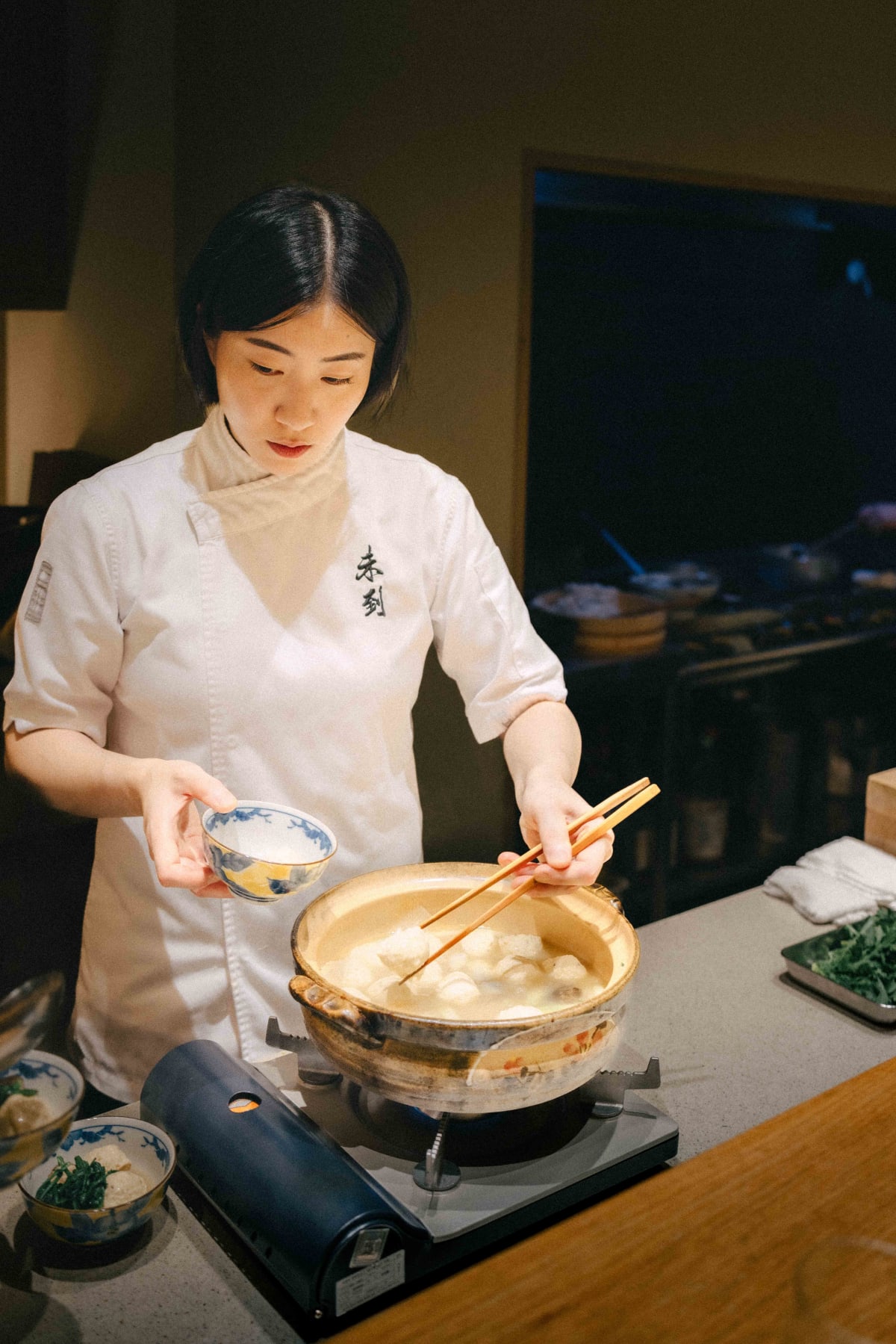 Mitou, Seoul: Kim Bo-mi filling the next bowl