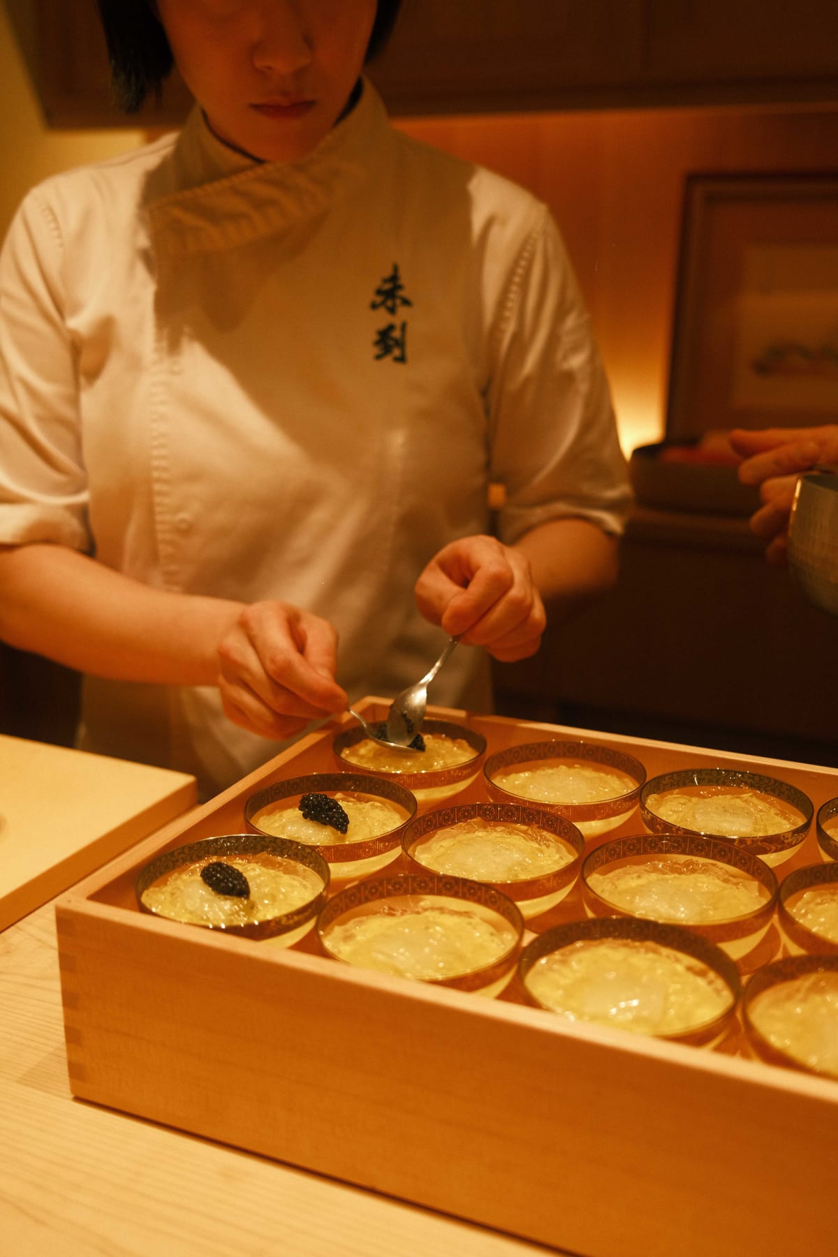 Mitou, Seoul: Kim Bo-mi setting caviar on each coupe