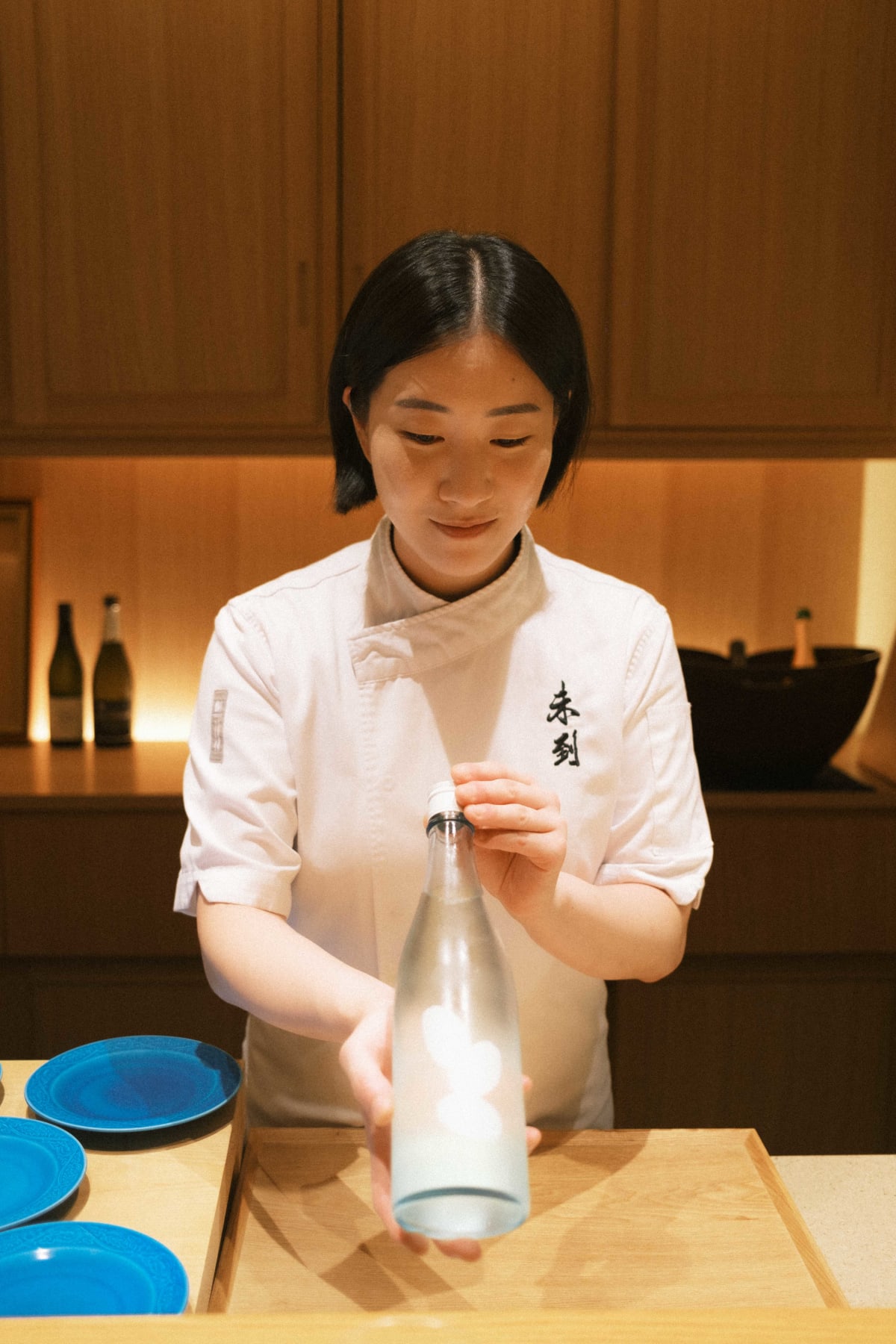 Mitou, Seoul: Kim Bo-mi holding the Ohmine