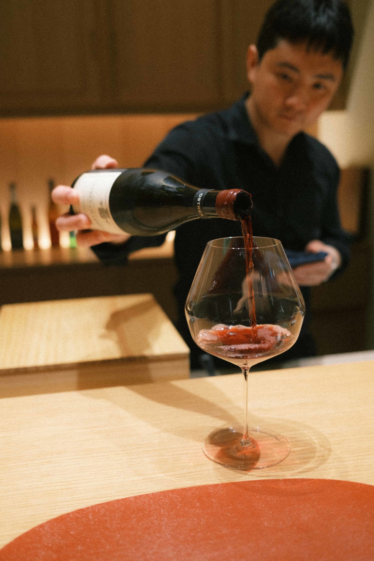 Mitou, Seoul: the sommelier pouring the Burgundy