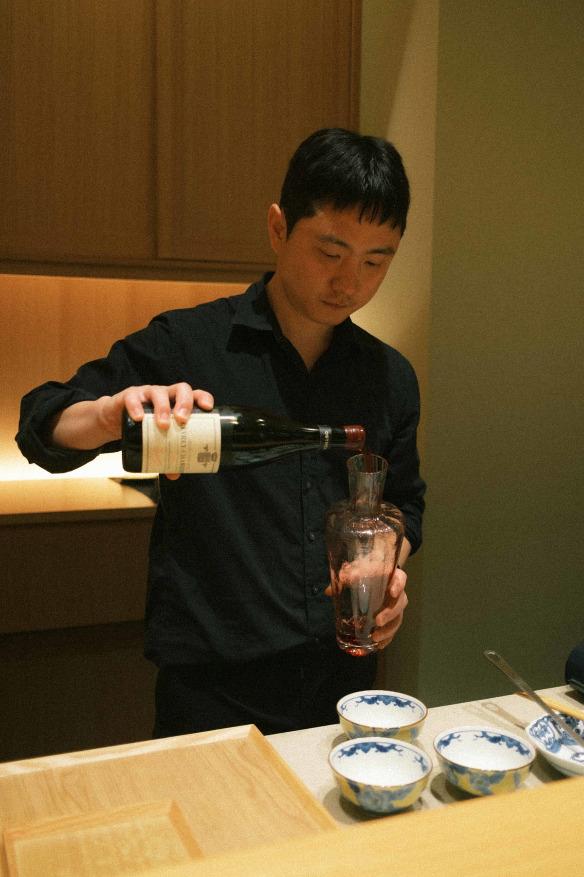 Mitou, Seoul: the sommelier decanting the Burgundy