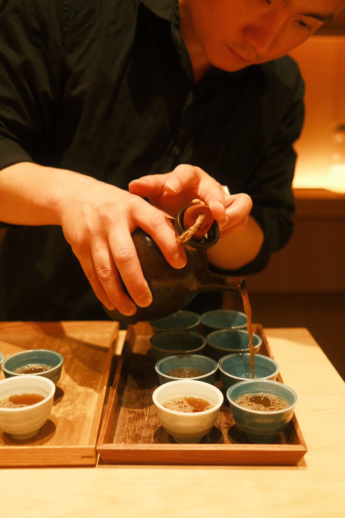 Mitou, Seoul: the sommelier pouring the infused vodka in August