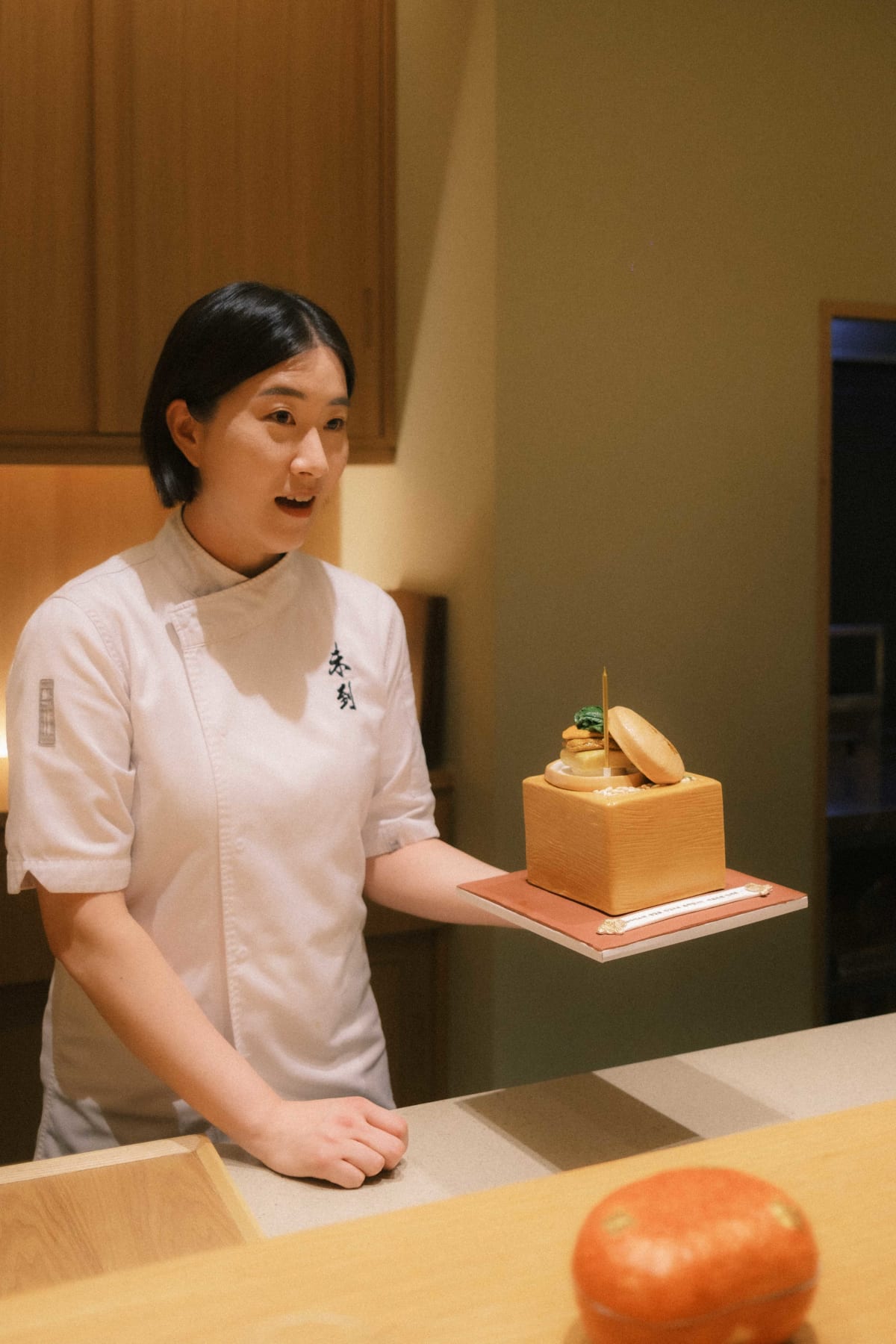 Mitou, Seoul: Kim Bo-mi bringing out the birthday cake