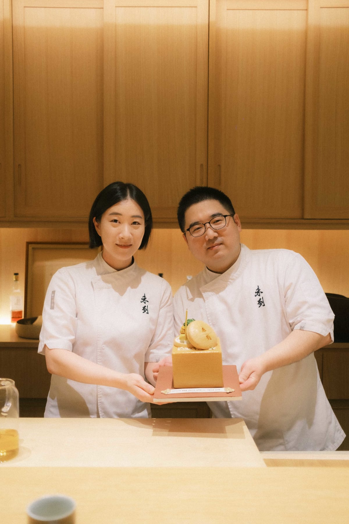 Mitou, Seoul: Kwon Young-woon and Kim Bo-mi with the cake