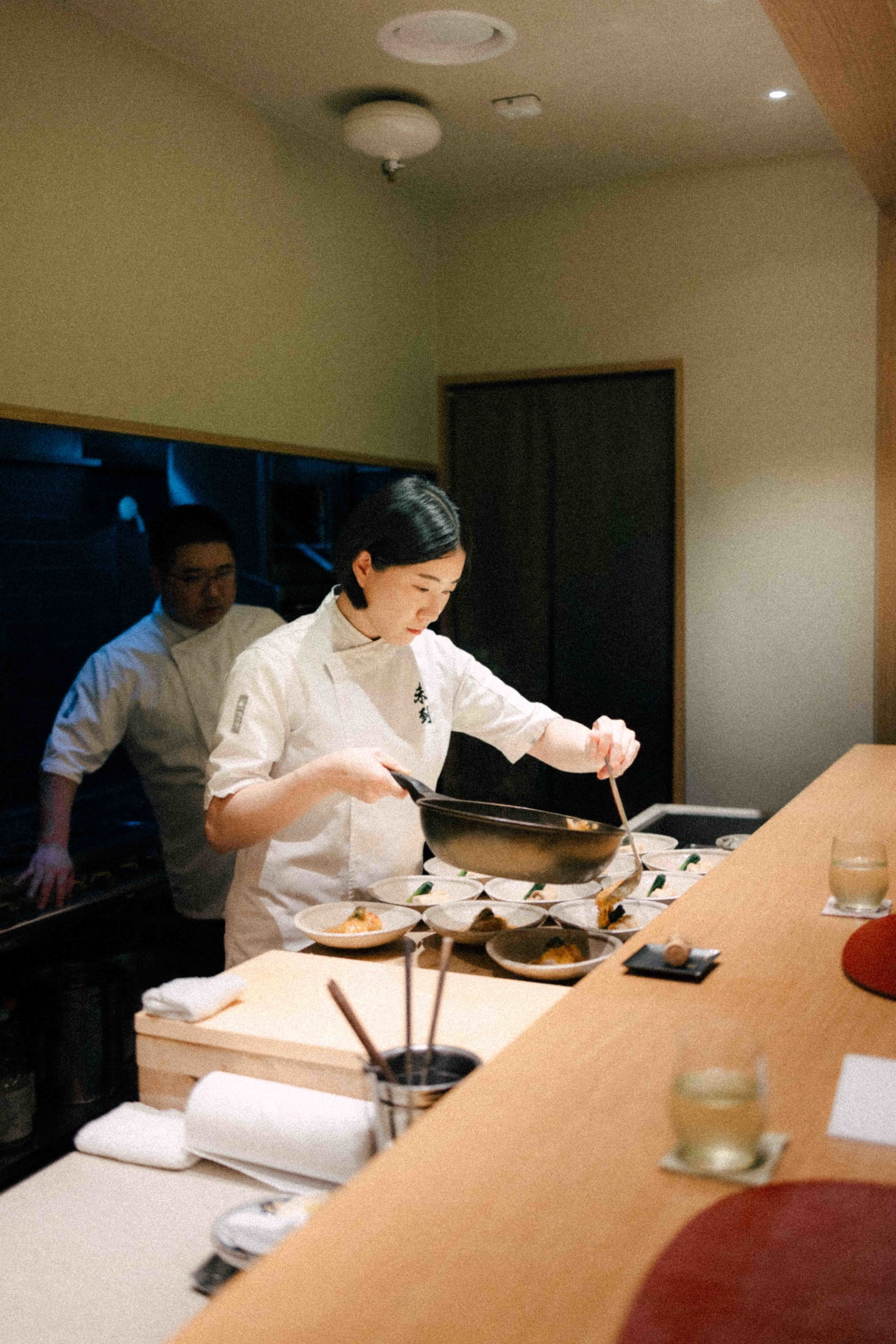 Mitou, Seoul: Kim Bo-mi working a wok behind the counter