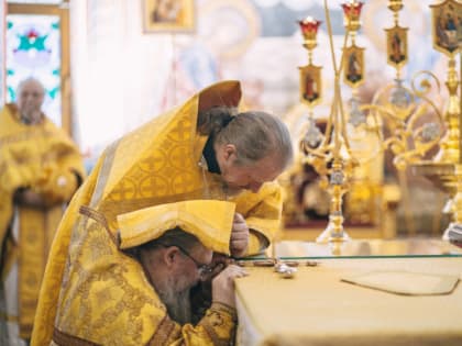 Настоятель и клирики собора поздравили владыку Никанора с днем рождения