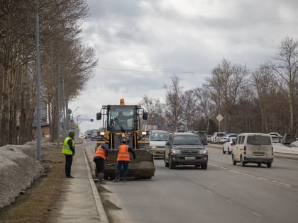 Городские службы приводят в порядок главные магистрали Южно-Сахалинска