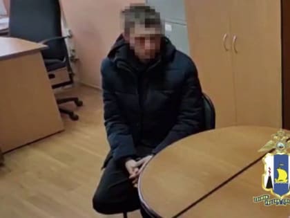 Сахалинские полицейские задержали курьера мошенников