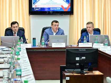 Губернатор Сахалинской области провел встречу с депутатами в Городской Думе