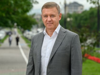 Мэр Сергей Надсадин поздравил школьников с Последним звонком