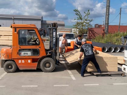 В Южно-Сахалинске продолжается выдача стройматериалов пострадавшим от наводнения горожанам