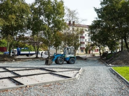 Обустройство нового сквера завершают в Корсакове