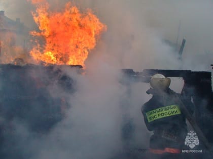 В минувшую субботу пожарные тушили хозпостройку в Охе