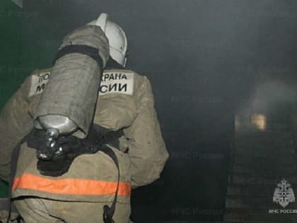 Горящий чердак потушили ночью в Южно-Сахалинске