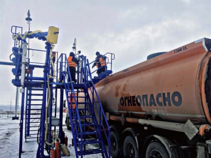 В Ильинском первый бензовоз с топливом отправился от нового нефтеналивного терминала