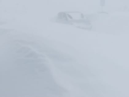 Очевидцы сообщили об умирающем в снегу мужчине в Южно-Сахалинске