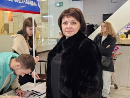 Мэр Ирина Карпукова оставила подпись в поддержку Владимира Путина