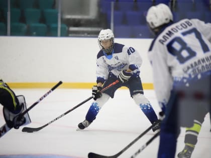 Хоккеисты "Кристалла" стали серебряными призерами в турнире 3х3