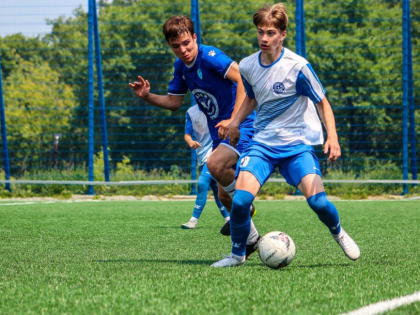 Гонку бомбардиров ЮФЛ-ДВ возглавляют Максим Пантелеев и Арсен Петросов