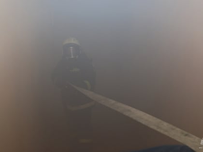 Вспыхнувший двухэтажный частный дом в СНТ Южно-Сахалинска тушили 11 пожарных