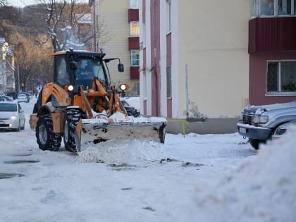 Сахалинскому «ДальТехСервису» поставили «неуд» за расчистку тротуаров