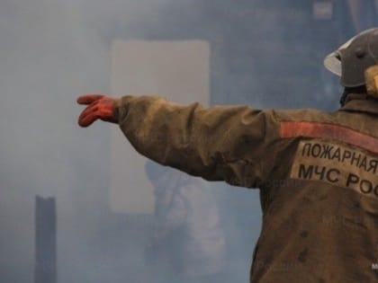Частный дом загорелся в Долинске 22 декабря