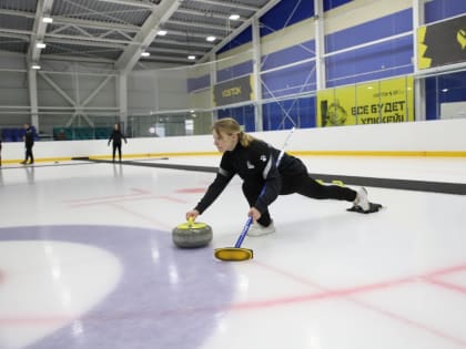 В Южно-Сахалинске завершились первые дальневосточные соревнования по керлингу