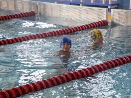 В Анивском районе открылся современный спорткомплекс с бассейном "Авангард"