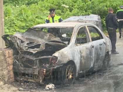 Автомобиль сгорел в результате ДТП в Холмском районе