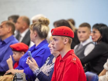 Школьникам Южно-Сахалинска в День России вручили паспорта