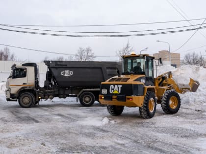 В областном центре продолжается расчистка улиц и тротуаров