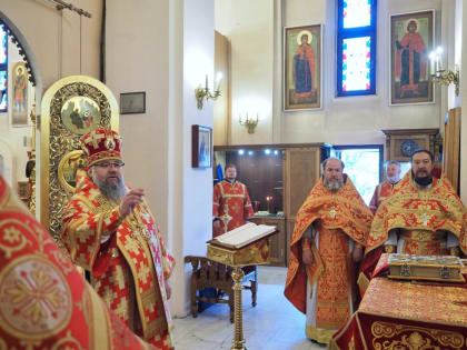 Архипастырь совершил Литургию в Воскресенском соборе у мощей Георгия Победоносца