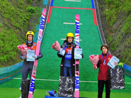 Полеты наяву. После тридцатилетней паузы на Сахалине вновь прошли соревнования сильнейших спортсменов на приз газеты «Советский Сахалин»